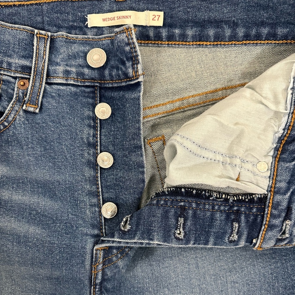 Levi Ripped Denim Jeans - Picture 4 of 6